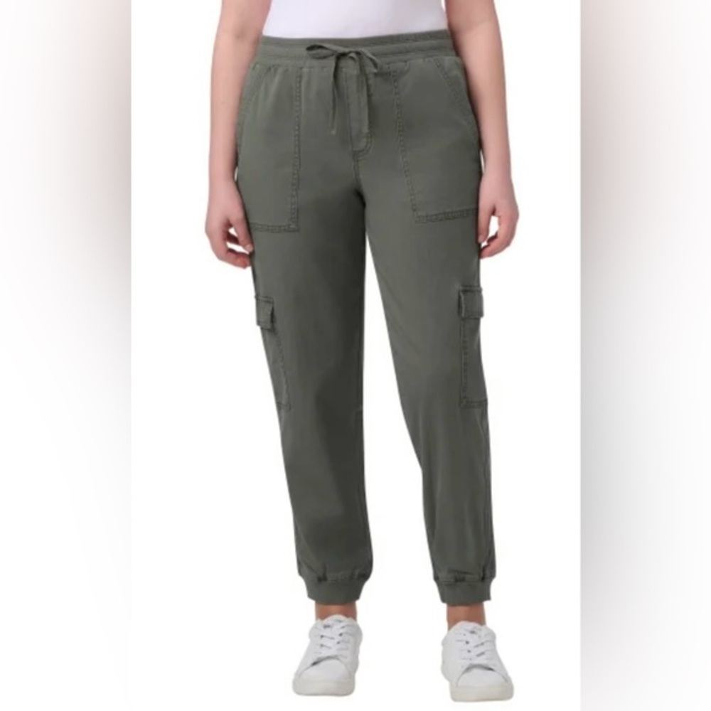 Splendid Women's Cargo Joggers Olive Green .  NWT